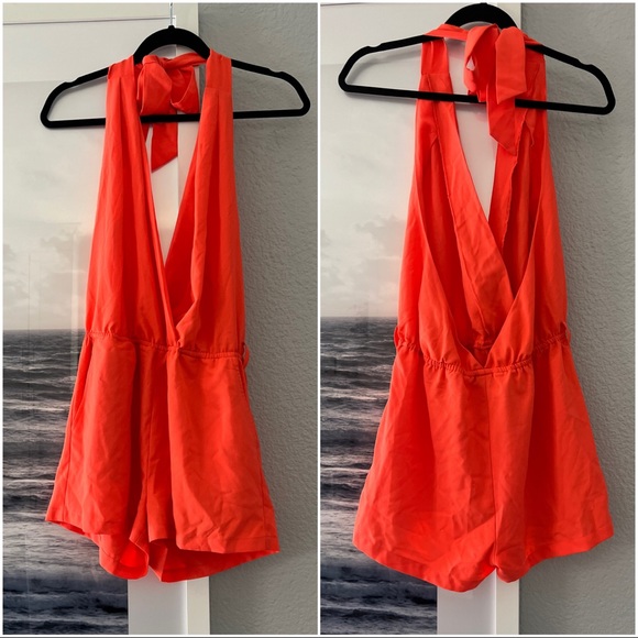 Hot & Delicious Pants - NWT: Halterneck Romper 🍊 Sz: L - Tie back